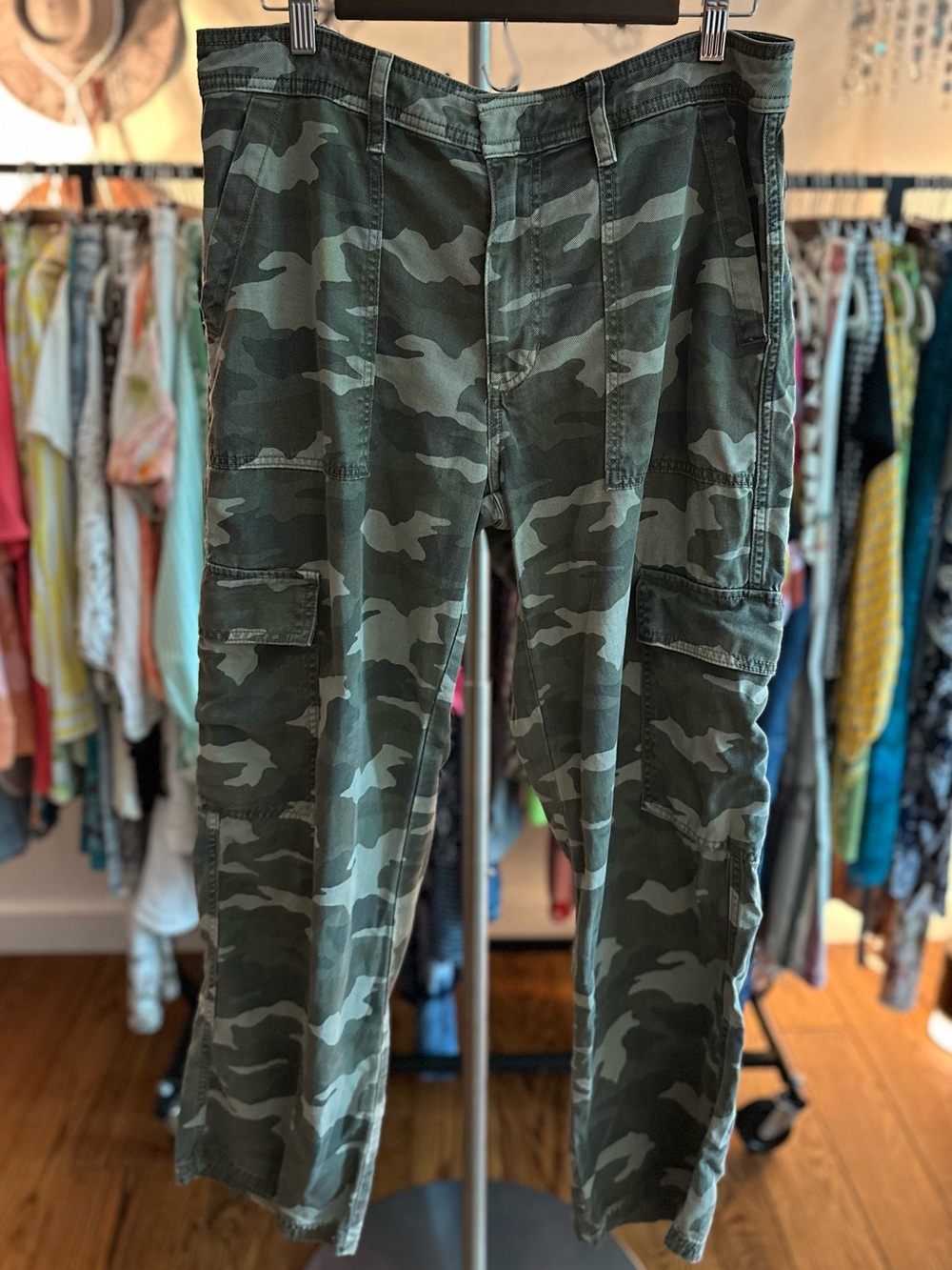 AE Camo Cargo Pants✨